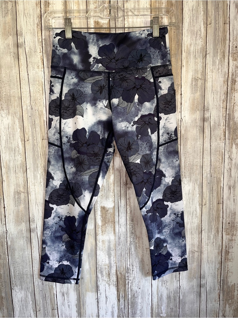 ZYIA Active Blue Floral Pocket Light n Tight Hi Rise Capri Leggings 4 - Picture 2 of 7